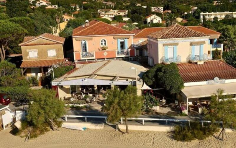 Hotel Les Flots Bleus لو لا فاندو المظهر الخارجي الصورة
